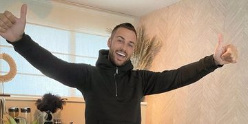 Dave Roelvink trimt zijn eigen haar en begaat een dikke blunder