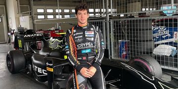 F1 e-sporter, Cem Bolukbasi, is de eerste ooit die de overstap maakt naar echt racen