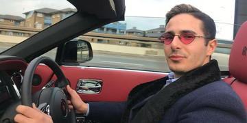manager tinder swindler onschuldig