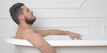 warm bad of douche voor het slapen gaan moe worden