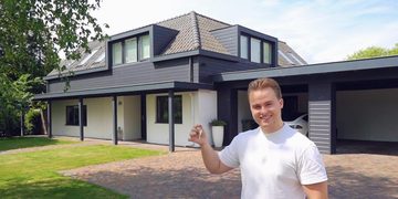 Roy Beszelsen koopt droomvilla met zwembad en mancave