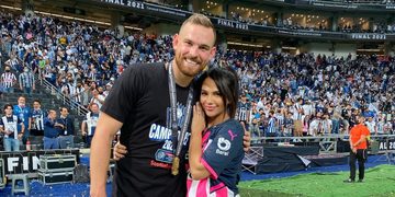 vrouw vincent janssen trouwen talia instagram