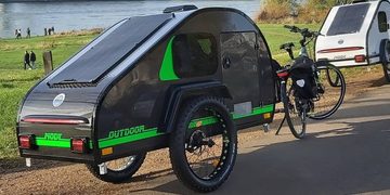 mini caravan achter e-bike.