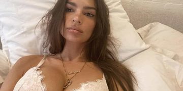 emily ratajkowski topless instagram