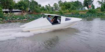 man bouwt speedboot zelf van schroot
