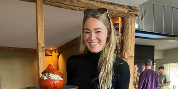 Geniaal! Geraldine Kemper onthult met welke bekende dame zij voor het eerst gezoend heeft