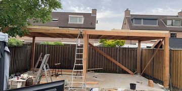 Mancave in de achtertuin feestjse