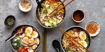 noodle avond met vrienden eten wat