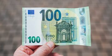 bedrag salaris per maand het gelukkigst
