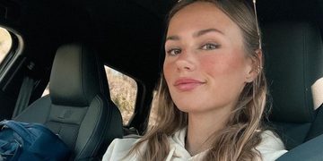 Puck Moonen geniet van haar vakantie tussen de pingu&iuml;ns