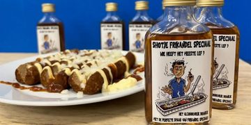 Dit frikandel-speciaal shotje wordt een echte hit