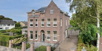Funda droomvilla in Breda beschikt over een zwembad, gym en ondergronds squash- en basketbalveld