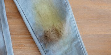 hoe grasvlek uit kleding verwijderen