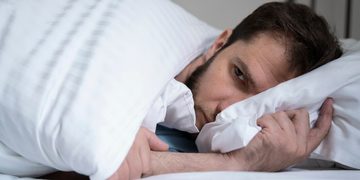 luidruchtige buren lawaai in de nacht