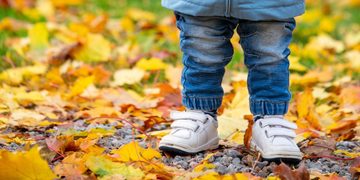Airtag in schoenzool kinderen locatie in de gaten houden