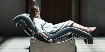 Vrouw nerveus in doktersstoel in de film Paradise