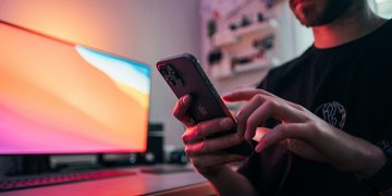 Man doet twee weken zonder telefoon en tv