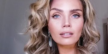 Kim Feenstra showt haar prachtige nieuwe wagen