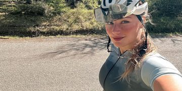 puck moonen in jurk op instagram