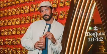 interview the magician MAN MAN