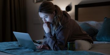 apple cider vinegar netflix review beoordeling verhaallijn trailer serie