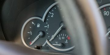 signaal aan welke kant tankdop auto