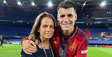 Alvaro Morata horloge cartier santos zwart