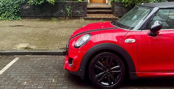 hoeveel geld geven nederlanders uit aan een nieuwe auto gemiddeld