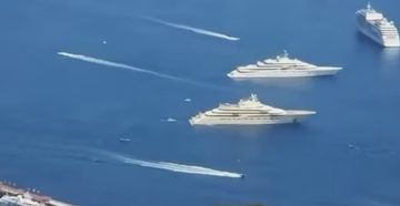 grootste superjachten ter wereld gespot naast elkaar monaco
