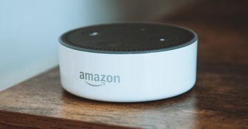 Vader vraagt Alexa hoe hij zijn kinderen stil krijgt en de reactie is héél onverwachts