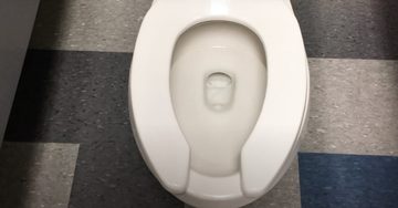 De reden dat sommige wc's een toiletbril met U-vorm hebben