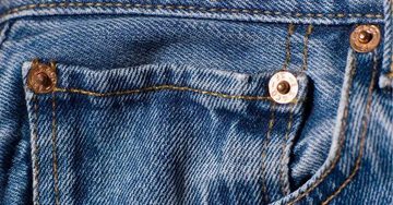 jeans metalen knoopjes spijkers broekzakken