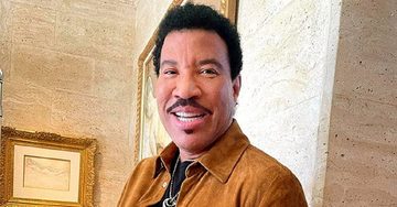 Lionel Richie vertelt hoelang hij het tegenwoordig volhoudt in bed en het is niet 'All Night Long'