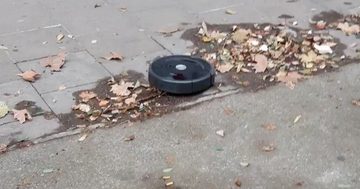 robotstofzuiger ontstnapt en gaat buiten schoonmaken