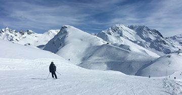 Een berg waar je heerlijk op wintersportvakantie kan gaan