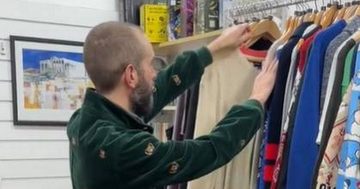 Man vindt ralph lauren trui met paars label