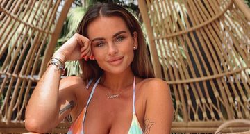 Sarah van Soelen bikini instagram