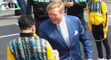 willem alexander door benen gespeeld touzani panna