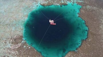 Onderwatersinkhole MAN MAN