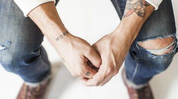 Gaten in denim maken