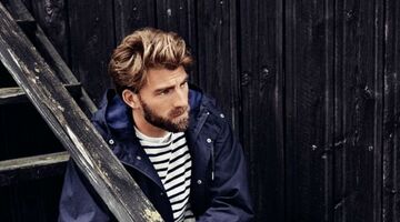 heren-baard-kapsel-matchen-blauwe-jas-MAN MAN