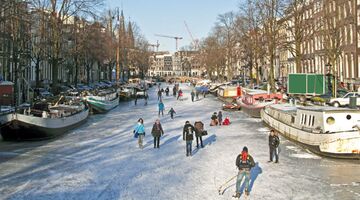 schaatsen grachten amsterdam MAN MAN