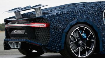 Bugatti Chiron van LEGO MAN MAN
