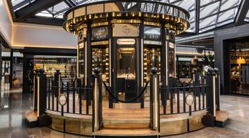 Gelderlandplein winkelcentrum Buitenveldert Amsterdam MAN MAN