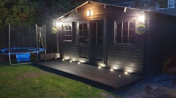 man bouwt eigen bar DIY