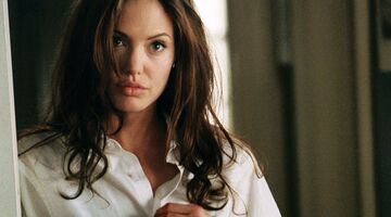 angelina jolie versierde brad pitt