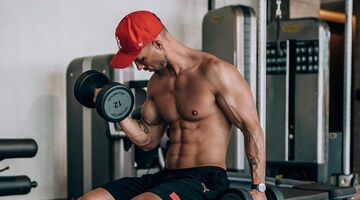 oefeningen met dumbbells