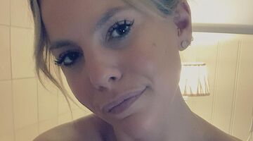 Belgische actrice Eline de Munck laat volgers op Instagram meegenieten met foto's in bad