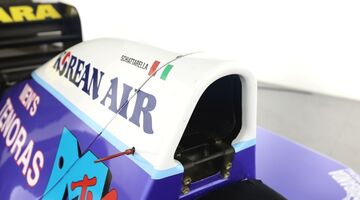 De Formule 1-auto van voormalig team Verstappen staat nu te koop