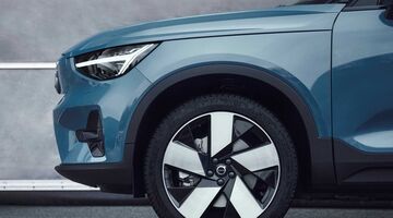 Swatch lanceert de grootste horloges van een baanbrekend materiaal